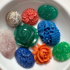 Vintage Glas Blume Cabochons Lot Mixed Floral Blatt Motiv Geformte Geschnitzte Cab Stein Sortiment CABMX16-P (1 Lot)