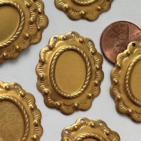 4 or 6 Vintage Settings for 18x13 Cabochons / Golden Brass Finish Twisted Rope Frame & Scalloped Edge Backplate Jewelry Findings FND71-G