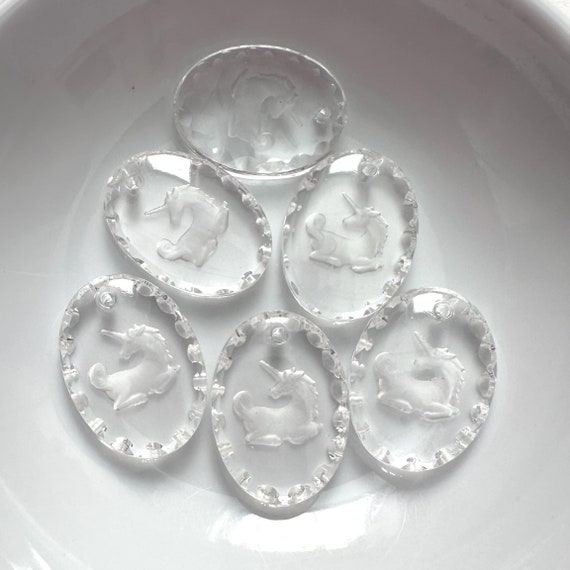 Vintage Unicorn Intaglio Drops Glass 18x13 Clear Carved Jewelry Pendant Beads BD271