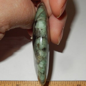 Emeralds in schist palm image 4