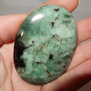 Emeralds in schist palm image 2