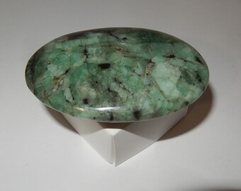 Emeralds in schist palm