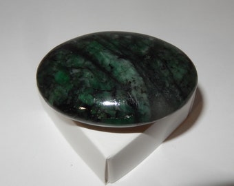 Emeralds in schist palm