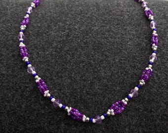 Collier délicat fait main de perles violettes et blanches pour femme et fille