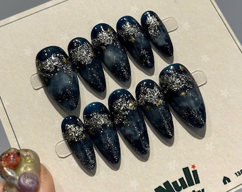 Handgemachte Galaxy Press On Nails: Silberfarbener Glitzer, goldene Sterne