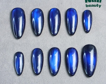 Djupblå kattögon-pressnaglar: Lyxig återanvändbar mandelnagelkonst