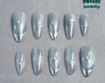 Unghie finte cromate con punta francese: set di unghie da sposa con strass a forma di stella