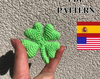 Patrón en PDF sin costuras: llavero verde de ganchillo con trébol, amuleto de la suerte, trébol de cuatro hojas para el Día de San Patricio