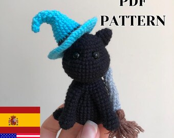 Patrón PDF Gato con Escoba y Sombrero de Bruja Amigurumi Halloween, Juguete de Crochet, Decoración, Tutorial Intermedio