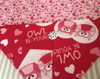 Table Runner - House Warming Gift - Handmade Gift - Valentine's Day  ** Hearts and Arrows Owl Valentine's Day ** Gift for Mom - Gift