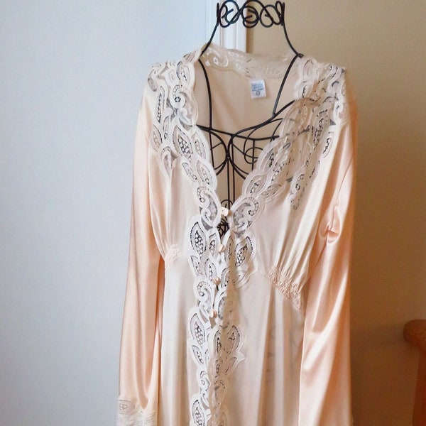 Vintage 1960 Gorgeous Glamorous Vintage Nightgown, Hollywood, lace dressing.Made in Italy