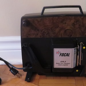 Vintage FOCAL DUAL 8-filmprojector: werkende spoelen en lichtsteun