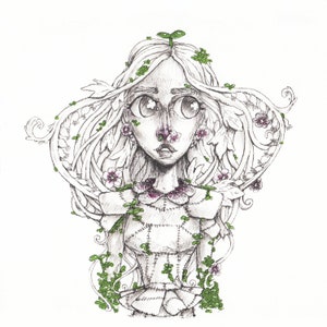 Peut inclure: Un dessin au trait noir et blanc d'une femme aux cheveux longs, portant une robe à motif cousu. La femme est entourée de vignes et de fleurs, avec une petite plante qui pousse sur sa tête.