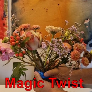Flower twister, hanataba, bouquet arranger, spiral arranger, instant Dutch spiral creator. Lush stable bouquets in vase or on wide plate.