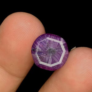 Naturalny szafir trapizowy | 5,40 ct okrągły korund z Kaszmiru | Rzadki fioletowy kamień szlachetny w kształcie gwiazdy | Luźny kamień o średnicy 11 mm do biżuterii lub kolekcji