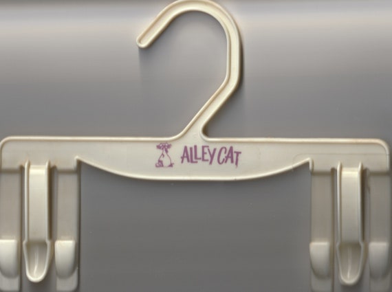 Alley Cat Skirt Hanger Betsey Johnson Smaller size