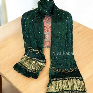 Bandhej Dupatta van modalzijde: donkergroene Tisu Pallu, etnische sjaal Groen