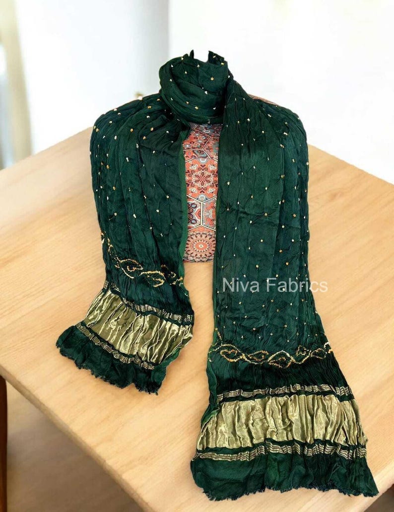Bandhej Dupatta van modalzijde: donkergroene Tisu Pallu, etnische sjaal Groen