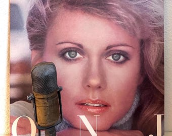 Olivia Newton-John "Greatest Hits" Vintage Vinyl Covergirl Country Pop Love Songs Music 1970s (1977 Mca w/"I Honestly Love You")