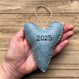 Personalized Meg Tooth Ornament, Wool Felt Megalodon Tooth Ornament, Shark Tooth Christmas Ornament bild 5