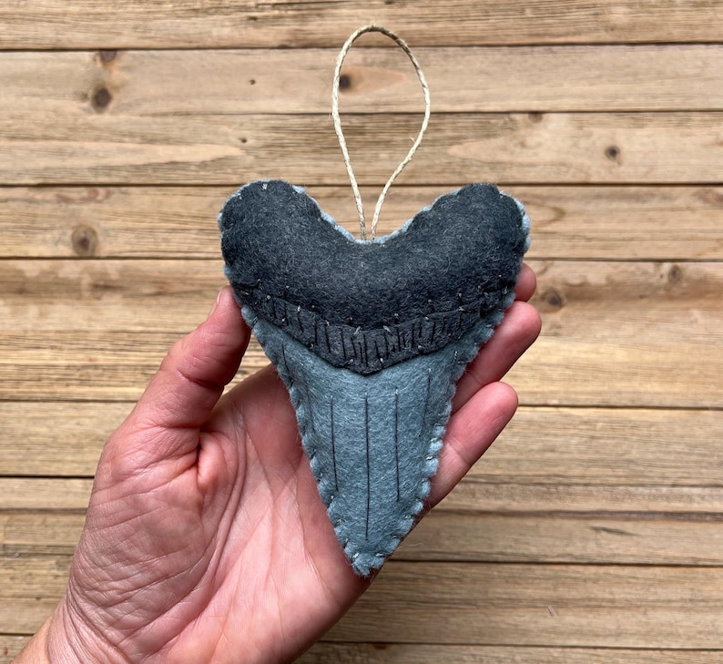 Personalized Meg Tooth Ornament, Wool Felt Megalodon Tooth Ornament, Shark Tooth Christmas Ornament bild 7