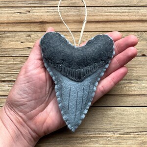 Personalized Meg Tooth Ornament, Wool Felt Megalodon Tooth Ornament, Shark Tooth Christmas Ornament bild 6