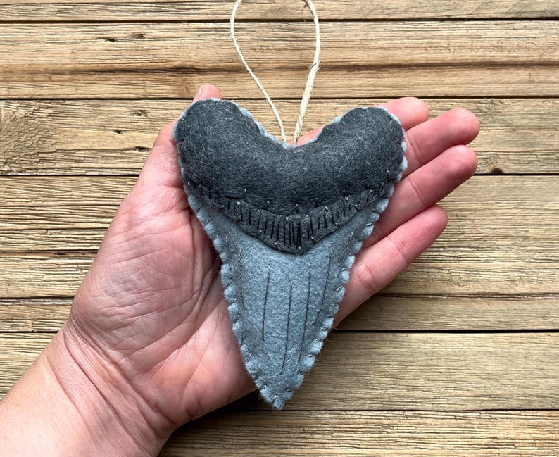 Personalized Meg Tooth Ornament, Wool Felt Megalodon Tooth Ornament, Shark Tooth Christmas Ornament bild 6