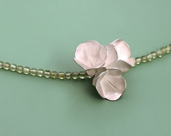 Floral - Necklace - blossom - Peridot Pearls