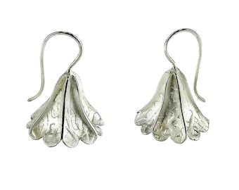 Earrings Bell-shaped flower / Silver Earrings / Romantic Earrings / Bridal Jewelry / Elegant Silver Earrings / Calyxes / Botanical Jewelry