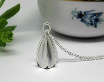Silver Pendant / flower shape / Fine Jewelry / Elegant / Botanical Jewelry / Eyecatcher / made by Dörte Dietrich Leipzig