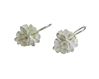 Silver earrings in flower shape / fine jewelry / romantic earrings / bridal jewelry / wedding / nature inspired /  blossom earrings / flower