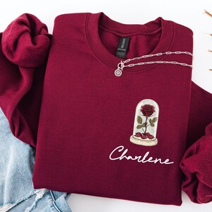 Sudadera Enchanted Rose: La Bella y la Bestia: Sudadera con capucha de Bella