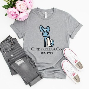 Camiseta Cinderela e Cia. Est. 1950, Presente para Princesas da Disney, Camisetas da Disneylândia, Camiseta da Princesa Disney, Camiseta da Cinderela da Disney, Princesa fofa