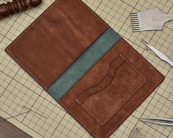 Handcrafted Italian Pueblo Leather Wallet – Slim Vegetable Tanned Bifold with Unique Patina