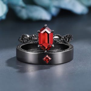 2PCS Black Gold Ruby Ring Set Hexagon Cut Engagement Ring for Her Princess Cut Wedding Band Gothic Promise Ring Couple Set July birthstone