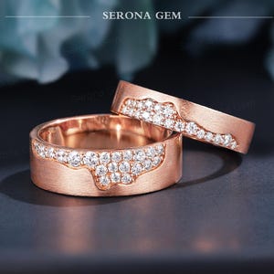 Couple&#39;s Ring - 2PCS Blue Sapphire Couple Wedding Bands, Leaf Engraved Matching Rings, Round Cut Nature Inspired His and Hers Ring Set
