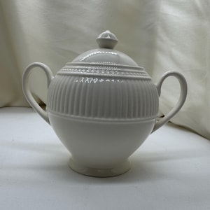 Vintage Wedgwood Windsor Ivory Ribbed Sugar Bowl with Lid – Fine Bone China – Made in England