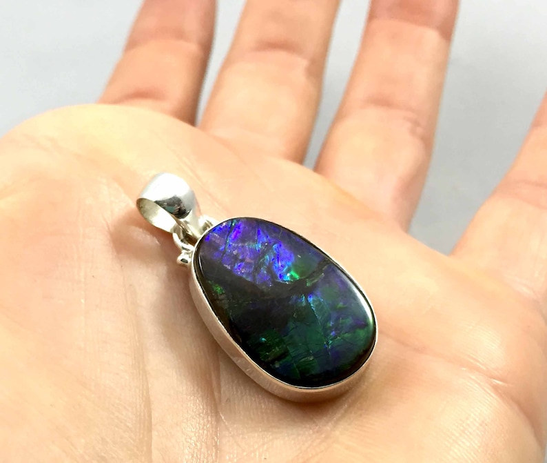 Ammolite Pendant