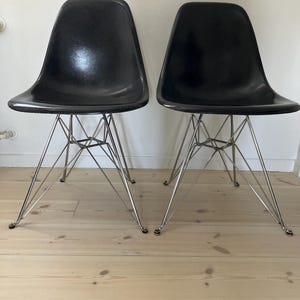 2 x Vintage Eames Fiberglass Chair on Eiffel Base - 1960&#39;s