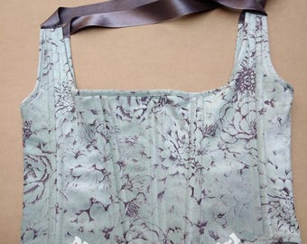 Haut corset fleuri vert sauge avec bretelles en ruban foncé et lacets - Corset brocart