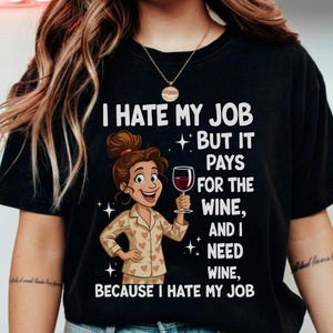 Camiseta "Odio mi trabajo", divertida para amantes del vino, humor sobre el estrés laboral, gráfico sobre beber, regalo de vino para hombres y mujeres, camiseta informal de fin de semana.