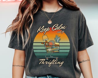 Keep Calm and Go Thrifting T-shirt, grappig kringloopwinkel liefhebber cadeau, vintage winkelen liefhebber graphic tee, retro tweedehands grafisch T-shirt