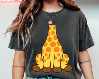 Playful Giraffe Graphic T-Shirt, Casual Wear, Animal Lover Gift, Unisex Tee, Birthday Gift, Zoo Theme Shirt