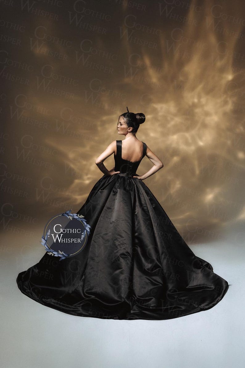 Gallantry Gown - Black