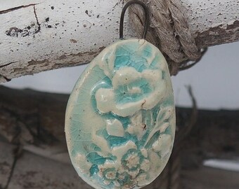 breloque pendentif  ceramique e  maillée /  pendant  ceramic