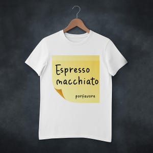 Espresso Macchiato Tommy Cash T-shirt, grappig Post-it koffie shirt, virale meme T-shirt, Italiaanse cafeïne quote, fanmuziek T-shirt cadeau