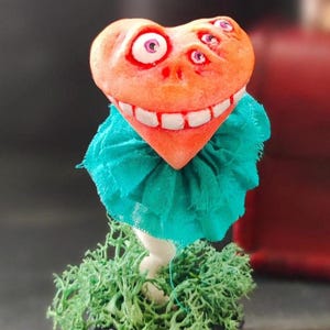 Creepy-Cute Heart Monster Plant – handmade gothic fantasy décor in pot, weird art toy, spooky Valentine gift for horror lovers