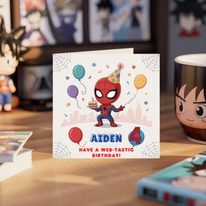 Minimalistische Spidey Geburtstagskarte | Spidey und seine wunderbaren Freunde | Spider-Man Geburtstags-Hut-Kuchen Karte | Kinder-Party einladen | Superhelden Geburt