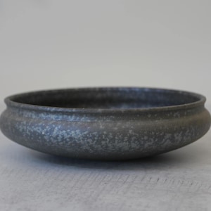 Svart Kushime Shigaraki skål | Japansk rustik keramik