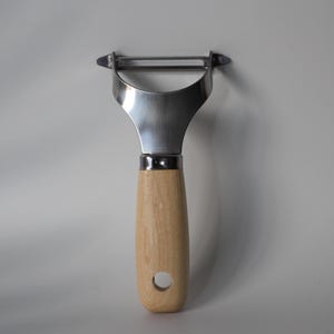 Japanese Maple Wood Handle Peeler | Stainless Steel Y-Shaped Vegetable Peeler | Made in Japan | Sharp & Durable Kitchen Tool